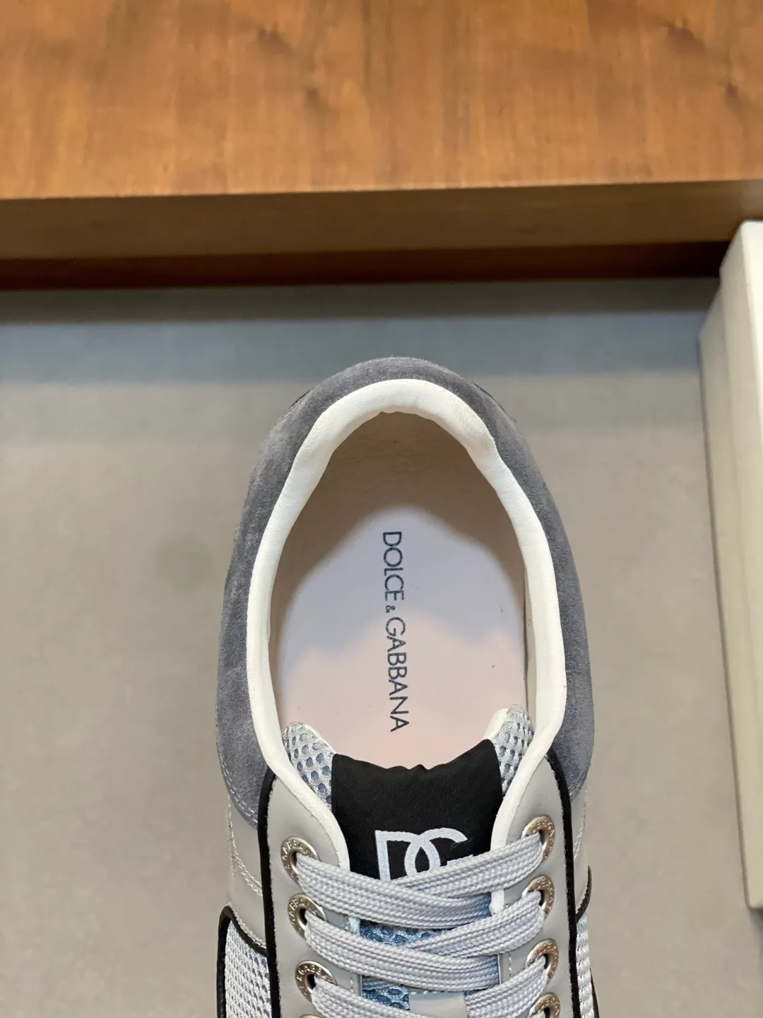 Men's shoes💰740 Dolce&Gabbana DG Cushion calfskin skate shoes｜Embellished with DG logo｜Lightweight, grippy two-tone TPU outsole adopts innovative design to provide excellent performance｜Jacquard label adds timeless style｜Original imported cowhide｜Multiple material splicing design｜Imported cowhide lining Cowhide foot pads｜Original TPU two-color elastic outsole Size: 39-44 (customized at 38.45.46)